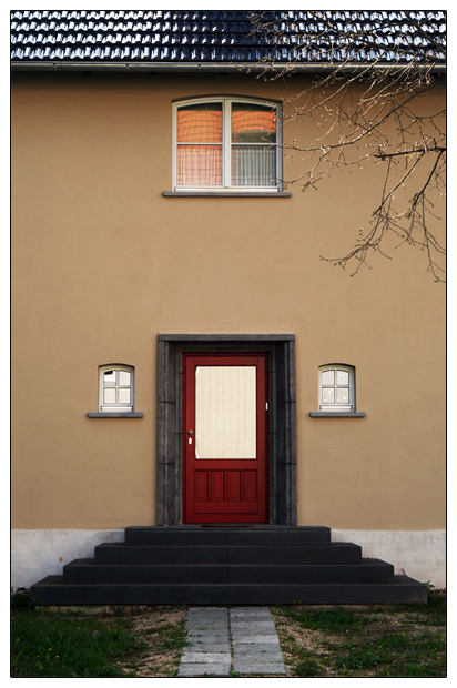 das Haus mit der roten Tür