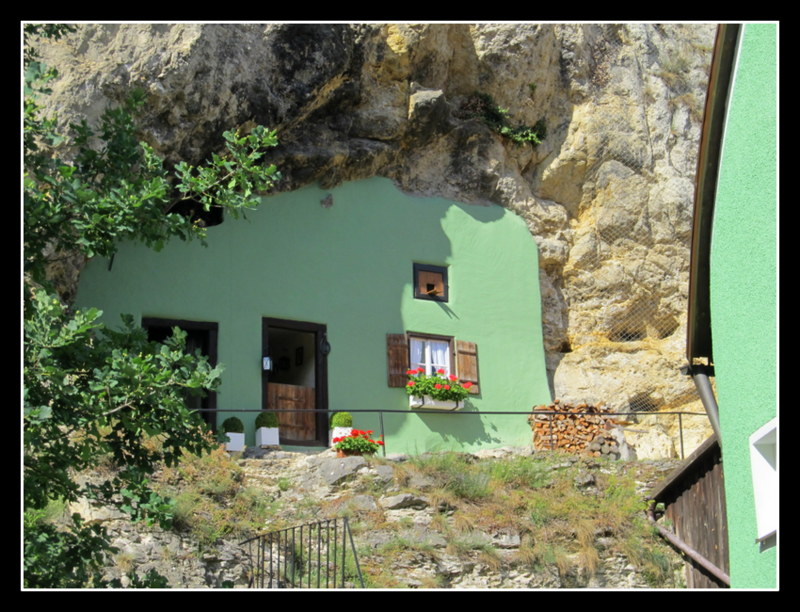 Das "Haus ohne Dach", eine einzigartige Höhlenwohnung in Kallmünz...