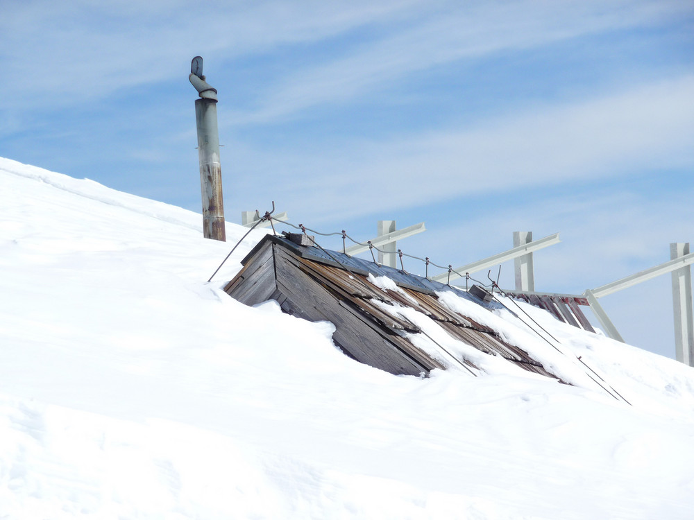 Das Haus unter dem Schnee