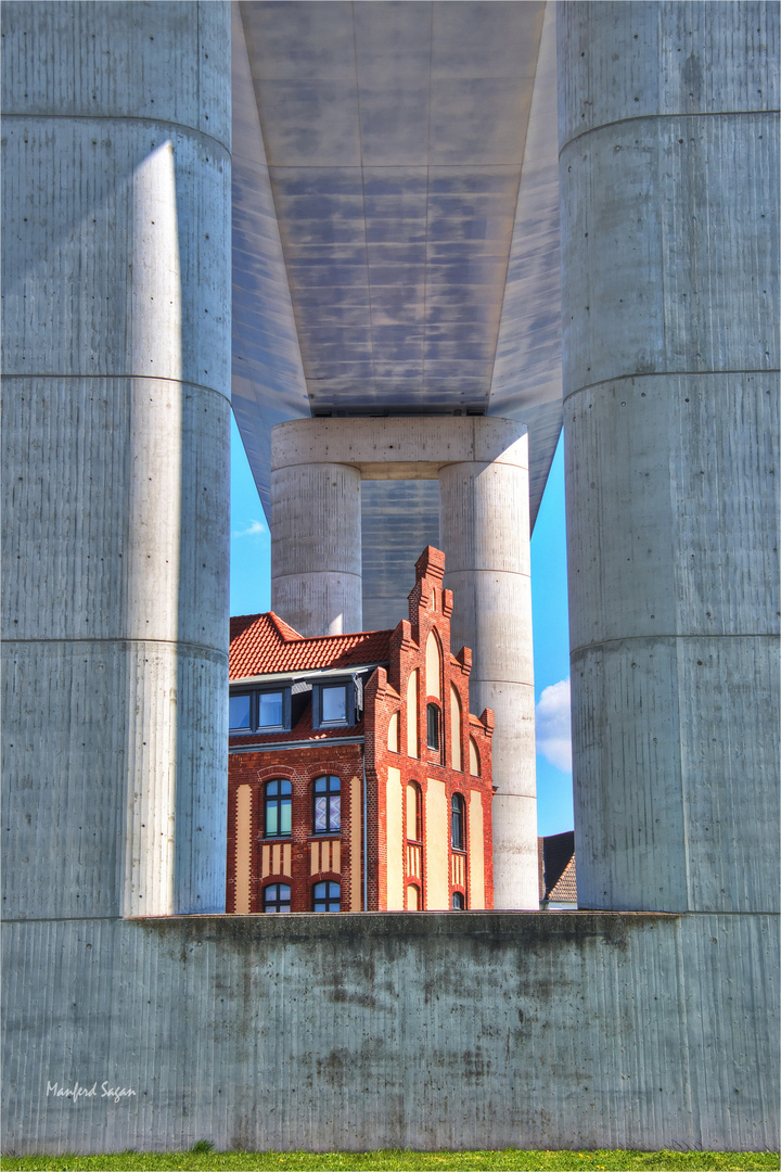 Das Haus unter der Brücke