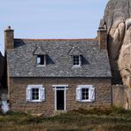 das Haus zwischen den Felsen