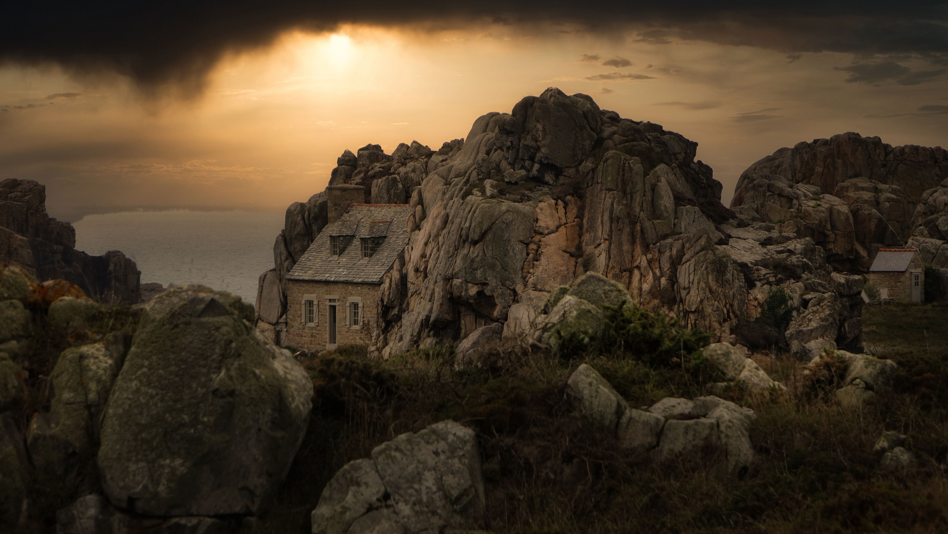 Das Haus zwischen den Felsen an der "Pointe du Château"