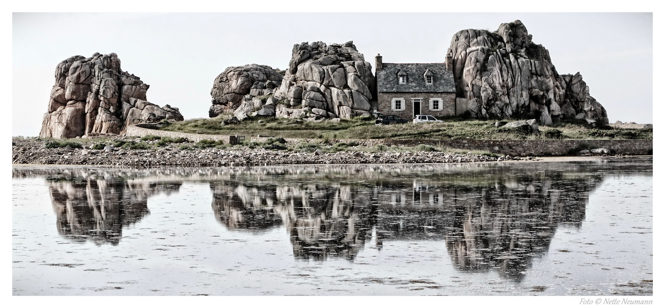 Das Haus zwischen den Felsen