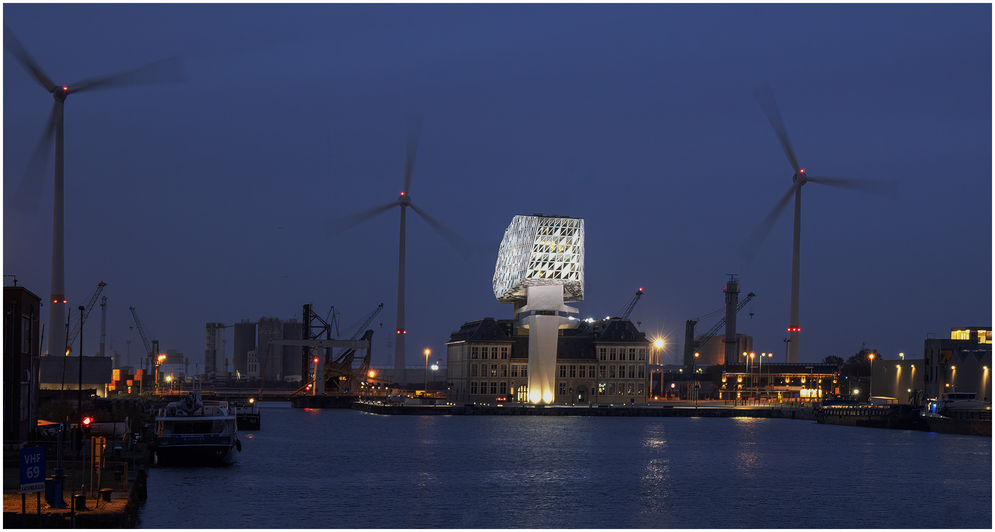 das havenhuis im hafen von antwerpen 