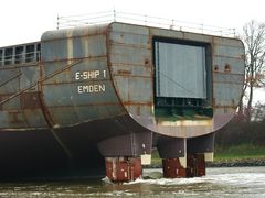 Das Heck des Schiffes   E - SHIP 1    Emden.