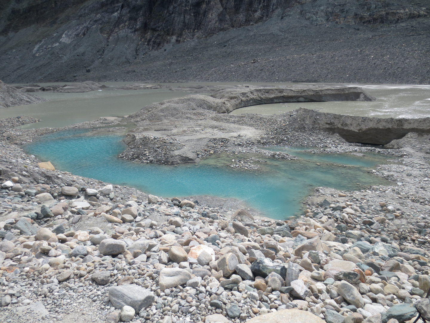 Das Helle im Grauen