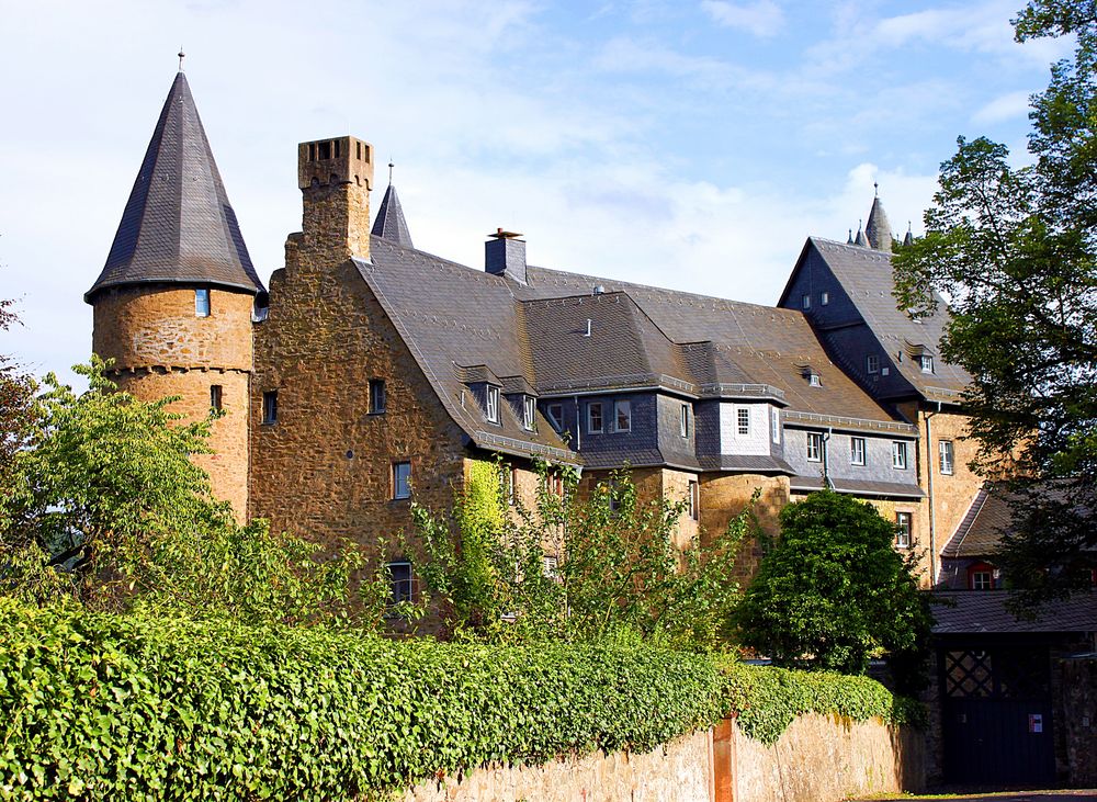 das Herborner Schloß in der Abendsonne (Westseite)