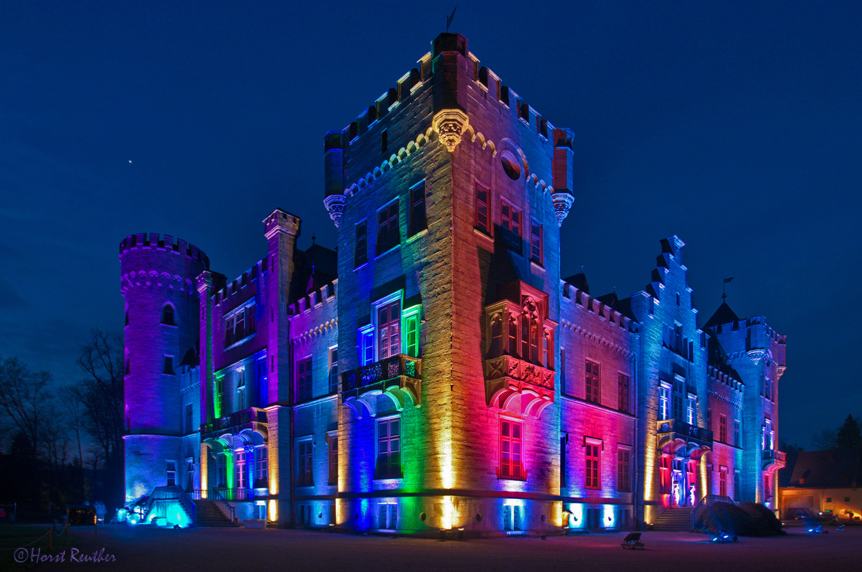 Das Herdringer Schloss in seiner Farbenpracht.