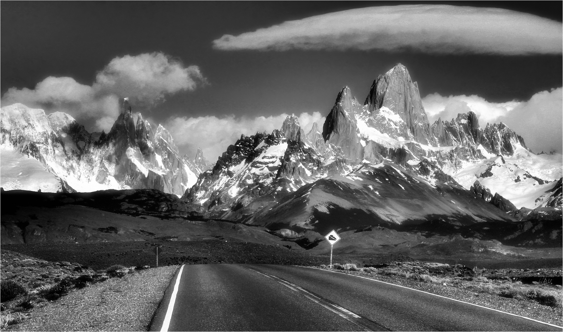 DAS HINDERNIS Foto & Bild | world, strasse, black and white Bilder auf