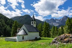 Das hochmittelalterliche Kirchlein von S-charl...