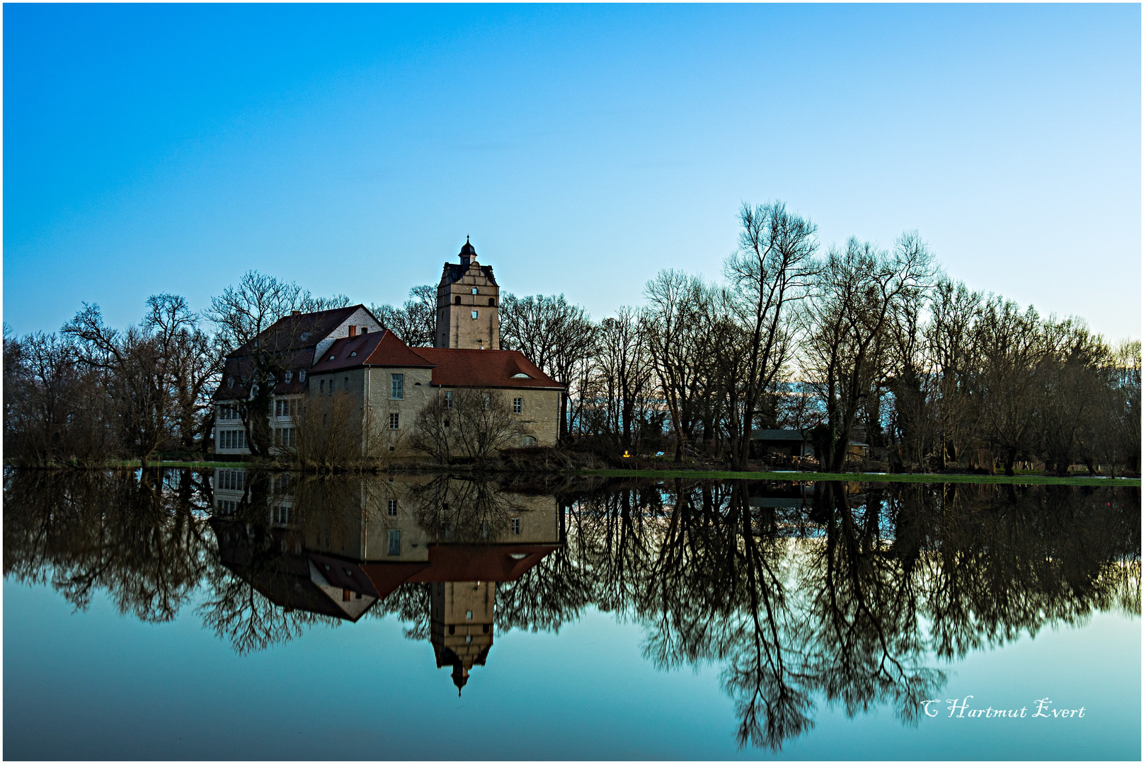 Das Hochwasser am Gensefurther Schloss......