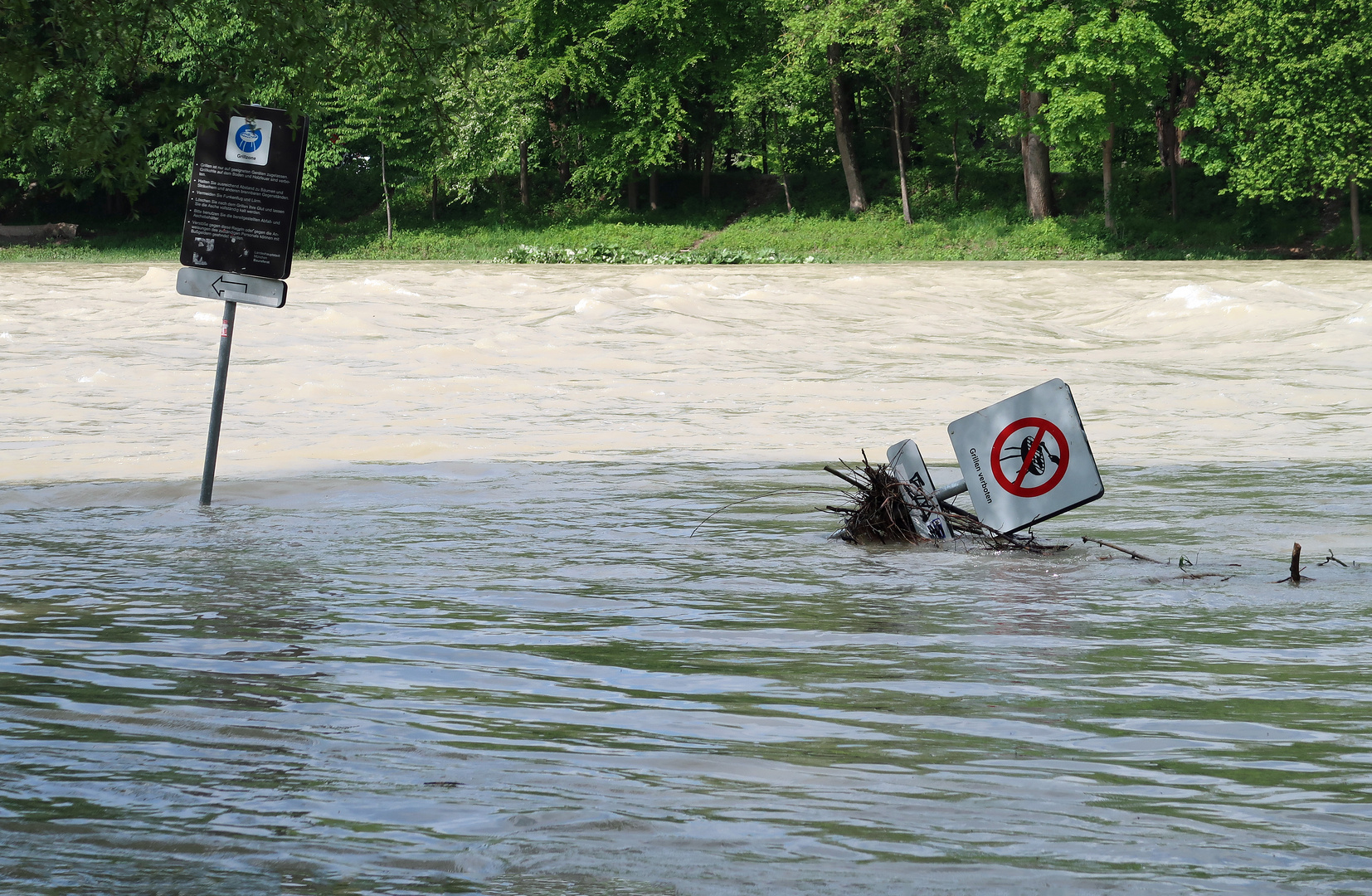 Das Hochwasser an der München-Isar ....