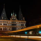 Das Holstentor bei Nacht