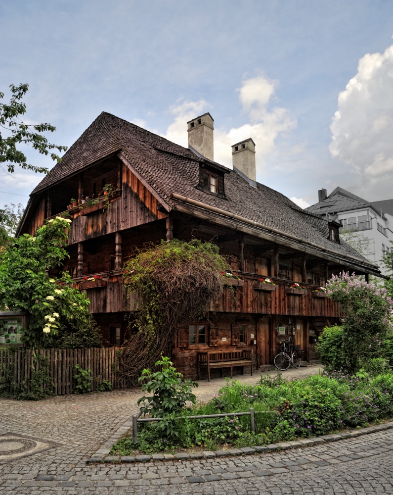 ... das Holzhaus in München...