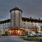 DAS HOTEL AM ABEND