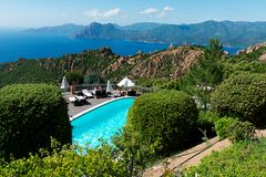 Das Hotel Capo Rosso liegt mitten in der Calanche