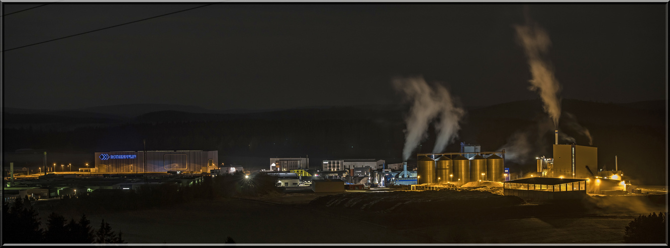 Das Industriegebiet Schameder bei Nacht...