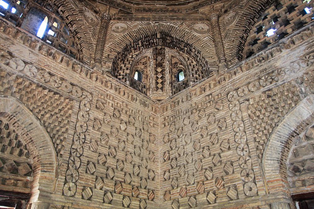 Das Innere des Mausoleums der Samaniden