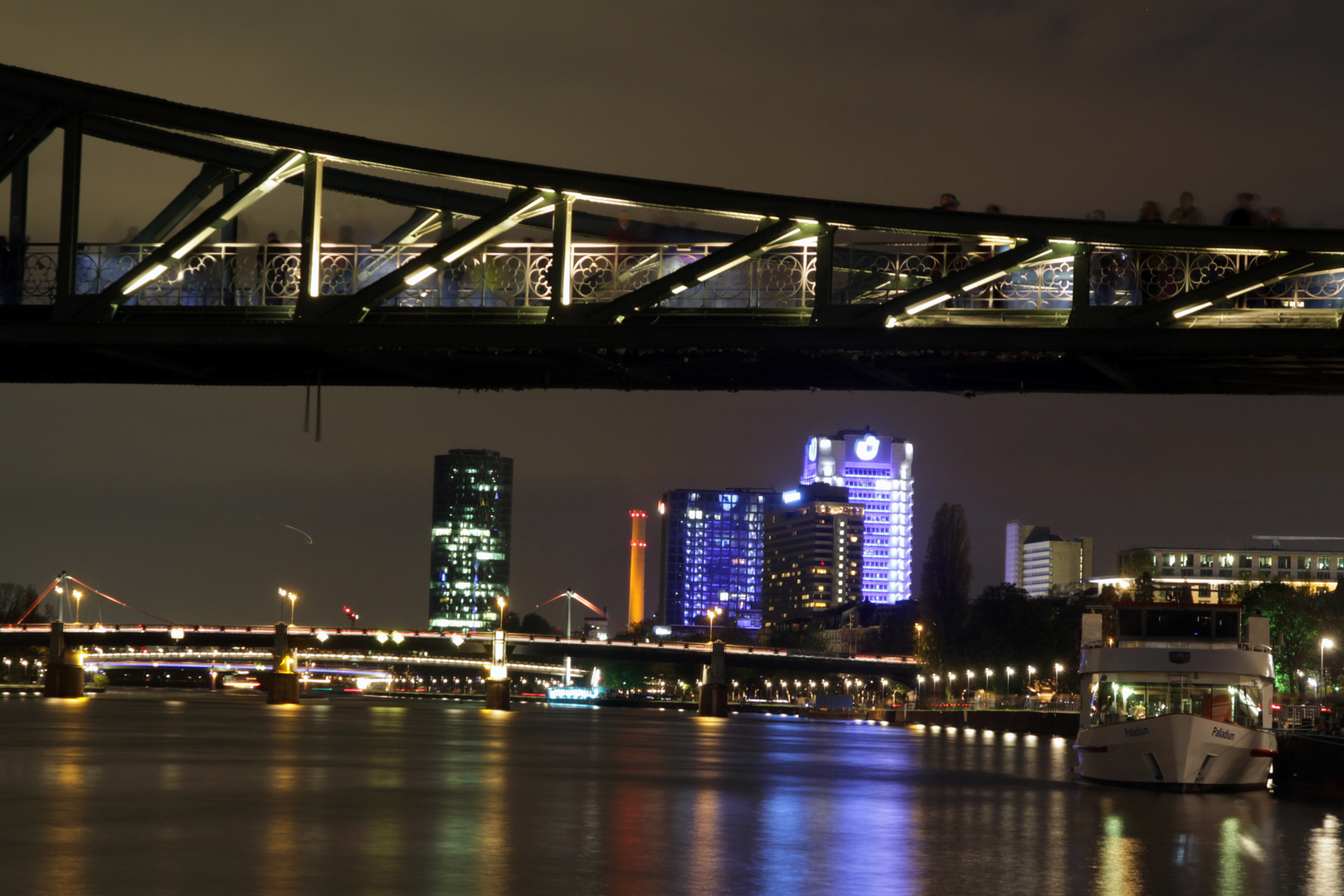 Das ist Frankfurt bei Nacht