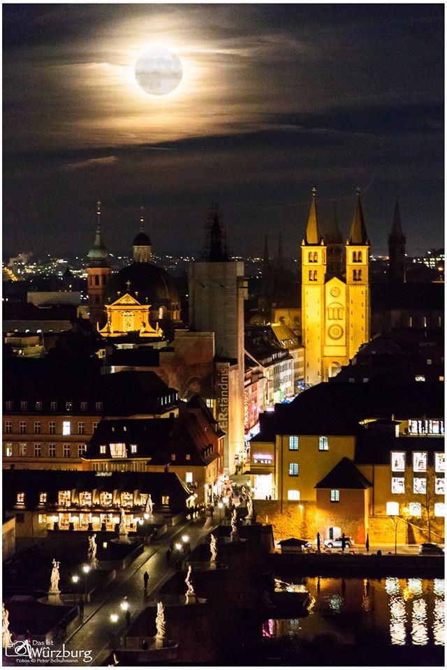 Das ist Würzburg - Supermond über Würzburg