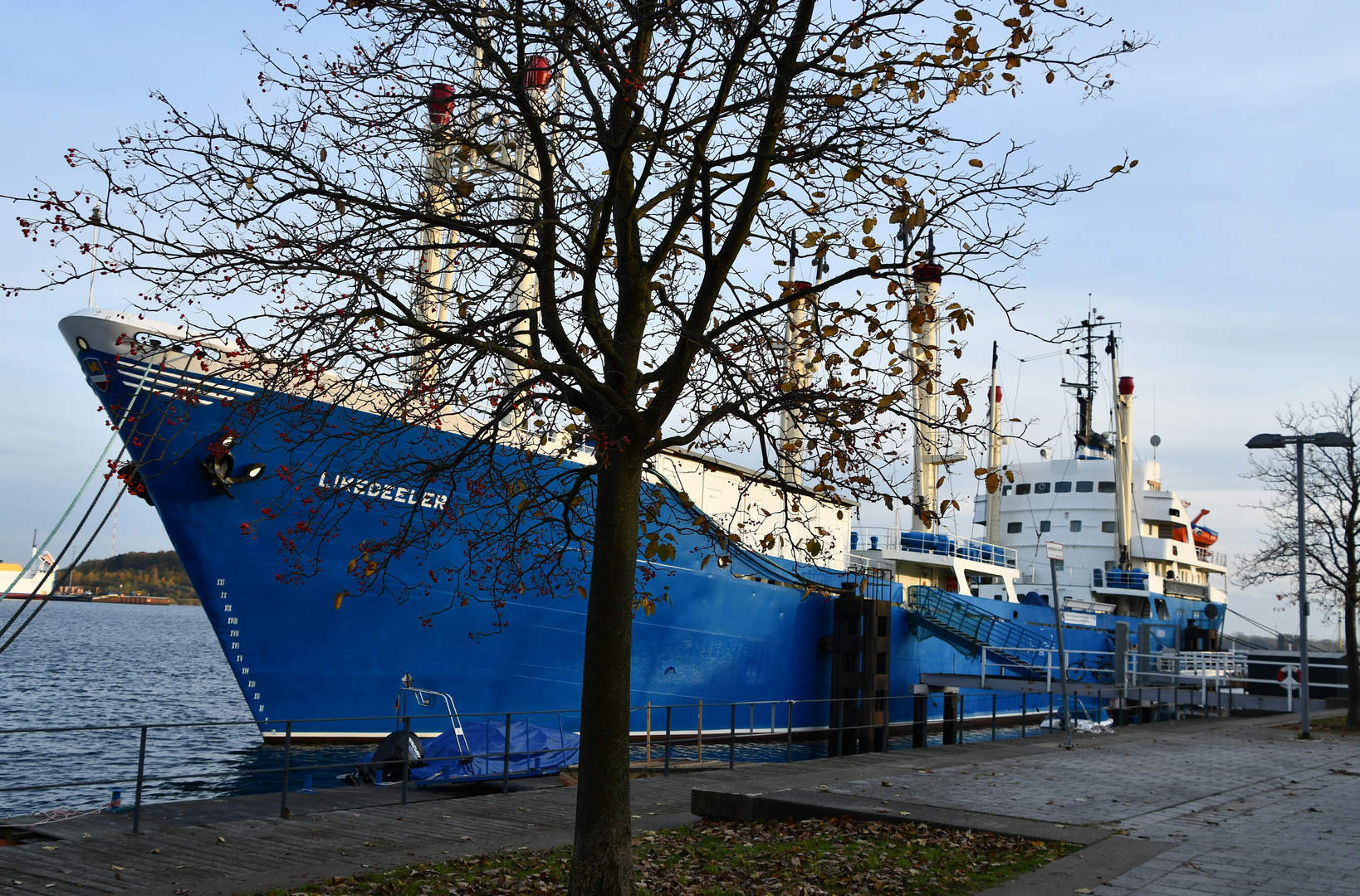 Das Jugendschiff "Likedeeler" Im Rostocker Stadtteil Schmarl