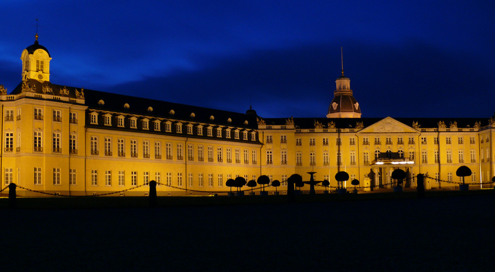 Das Karlsruher Schloß@night