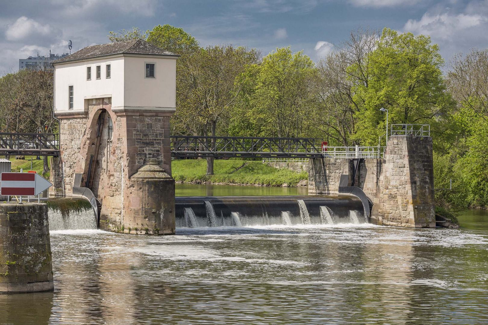 Das Kasseler Stauwerk in der Fulda