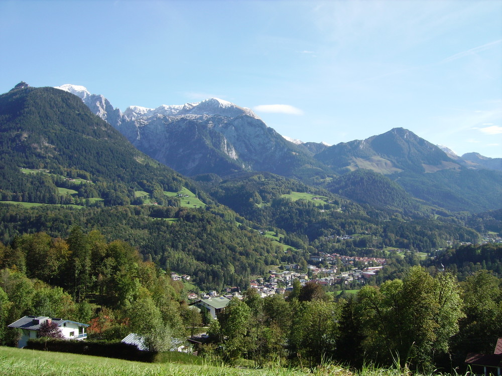 Das Kehlsteinhaus und im Tal Berchtesgaden