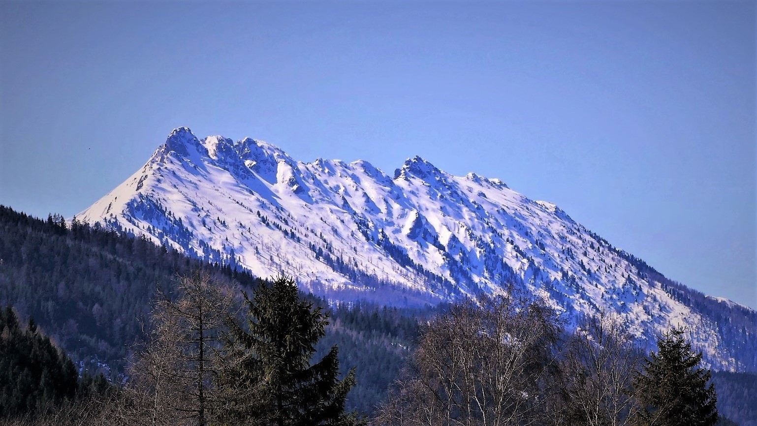 Das Kemetgebirge am blauen Montag