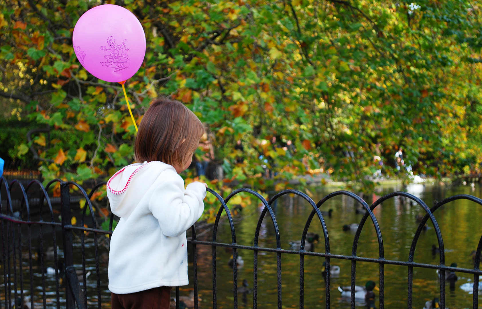 Das Kind mit dem Luftballon