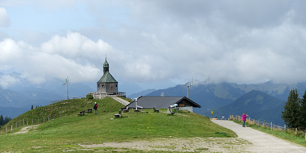 Das Kirchlein auf dem Wallberg oberhalb Rottach-Egern