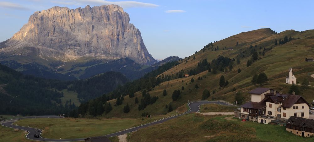 Das Kirchlein und der Langkofel vom Grödner Joch aus...