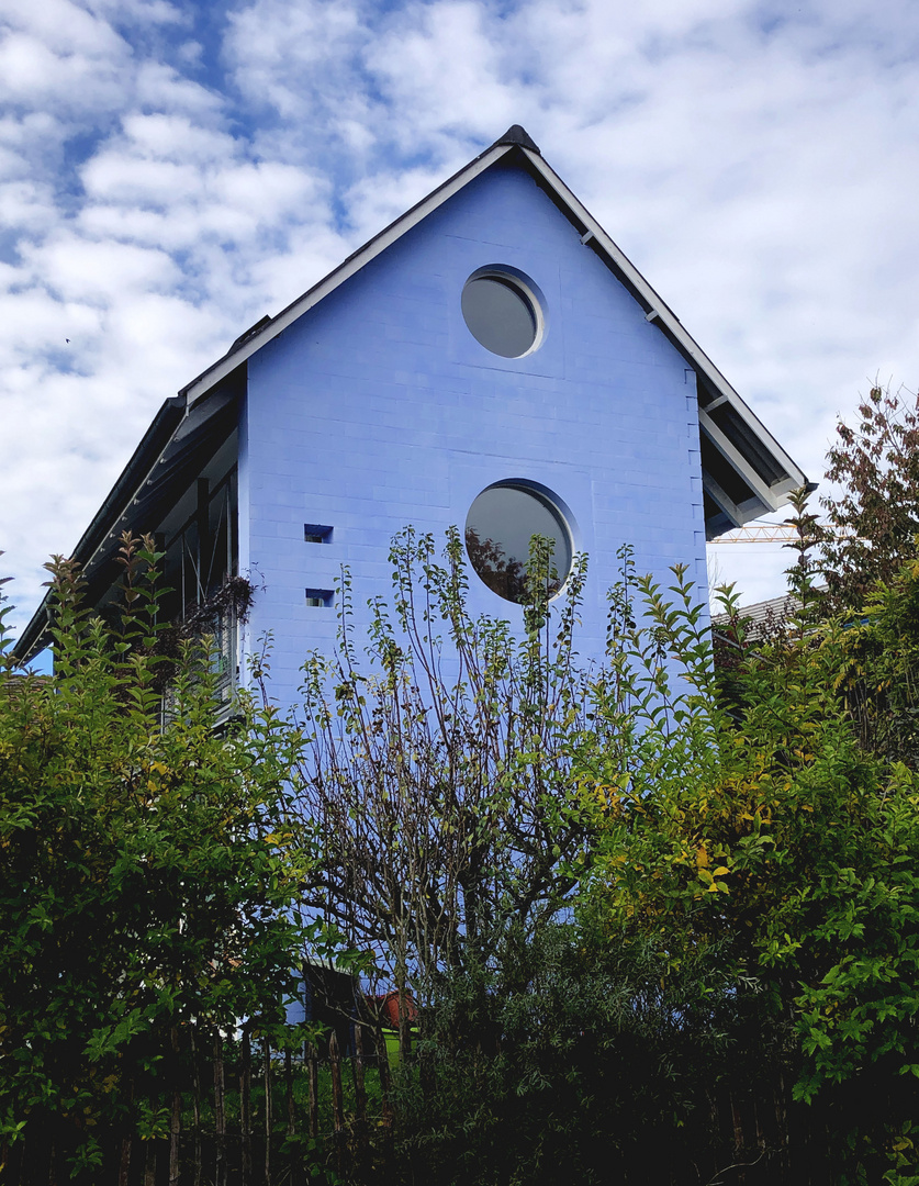 Das kleine blaue Haus in Oberwil.