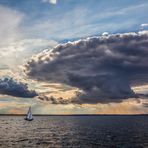 Das kleine Boot und die große Wolke