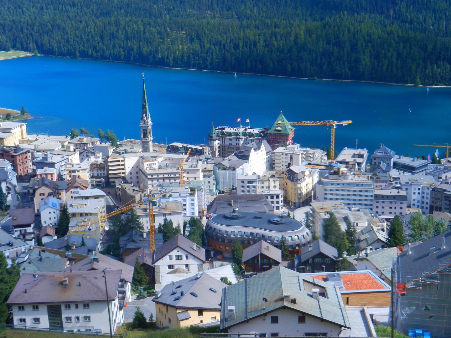 Das kleine Dorf in den Alpen