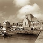 Das kleine Hafenstädtchen Barfleur in der Normandie