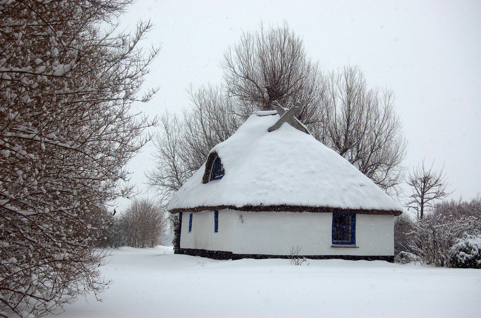 Das kleine Hexenhaus im Winter von der Insel Hiddensee