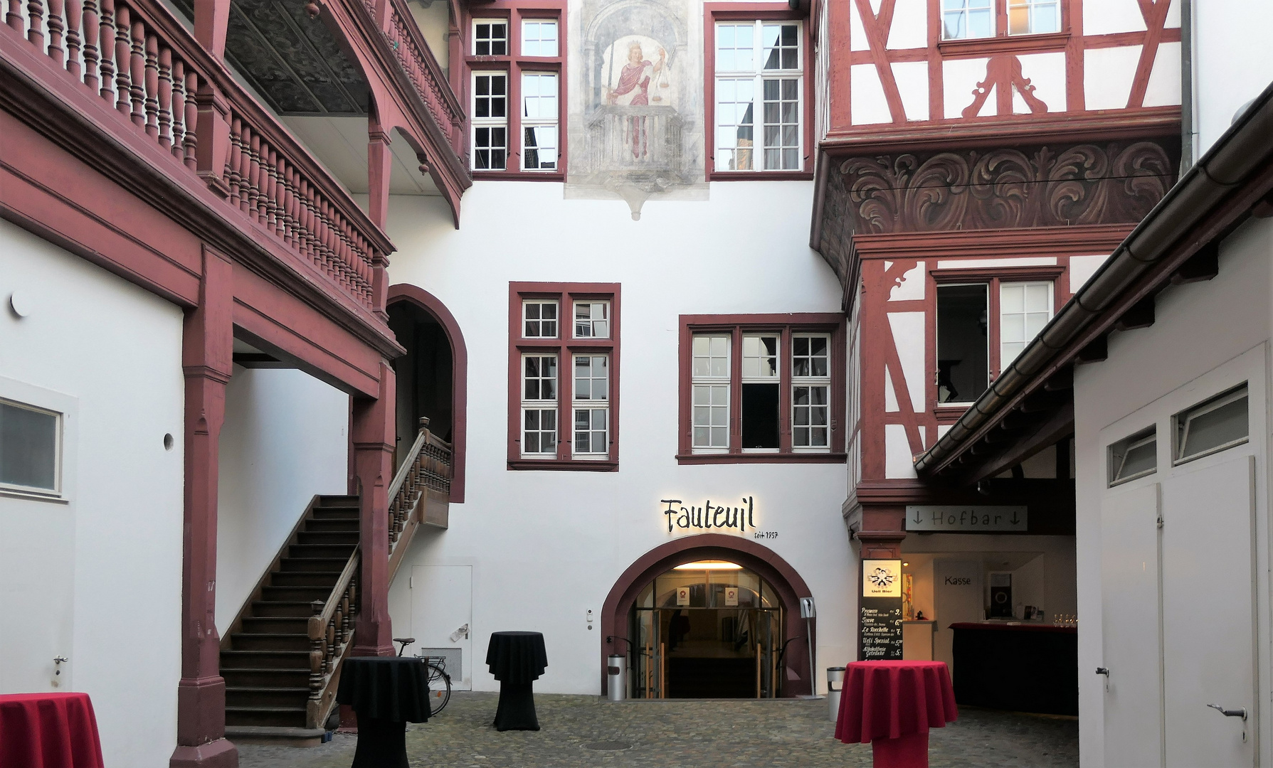 Das kleine Keller Theater mit grossen Namen