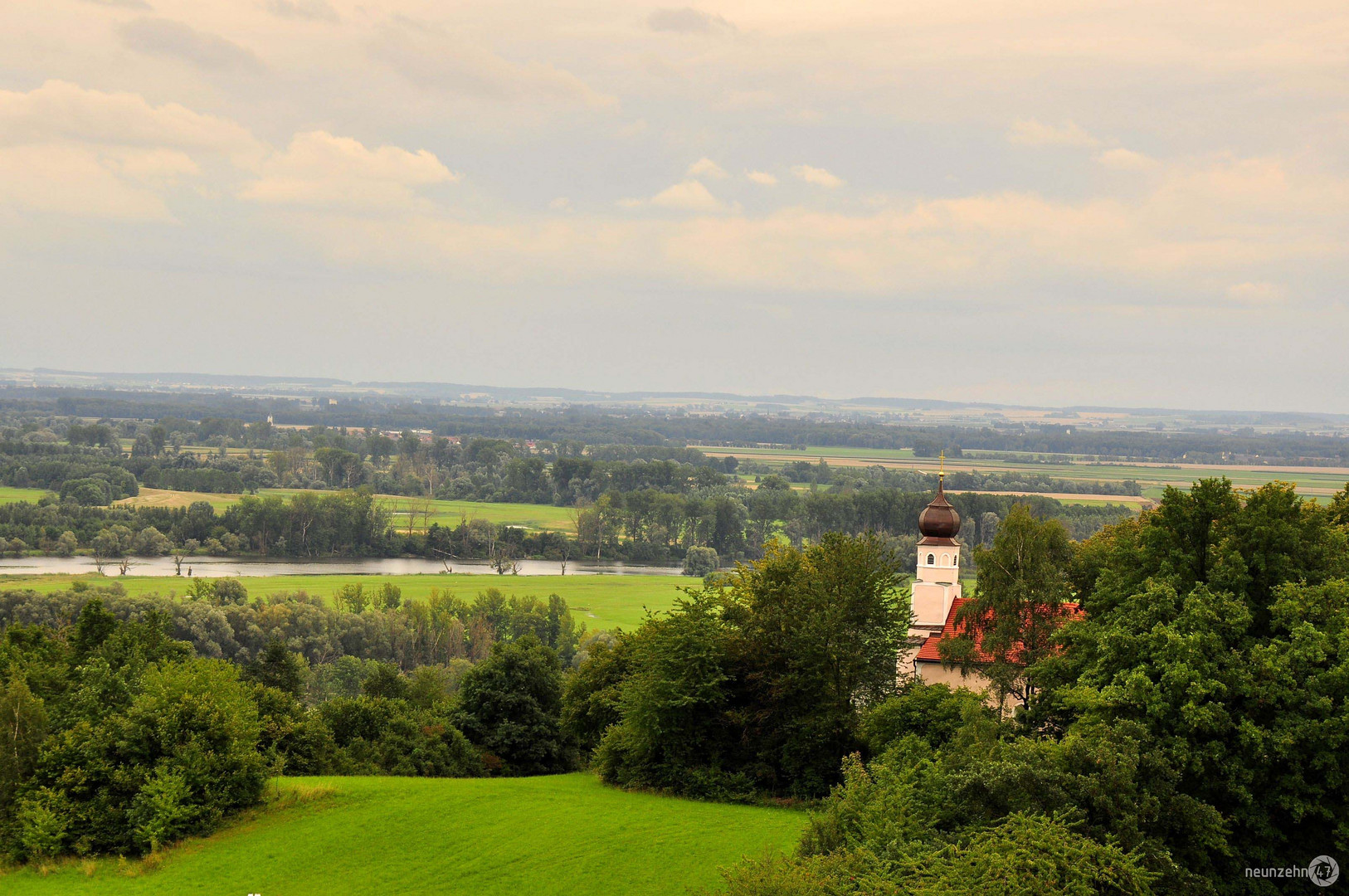 Das kleine Kirchlein über der Donau
