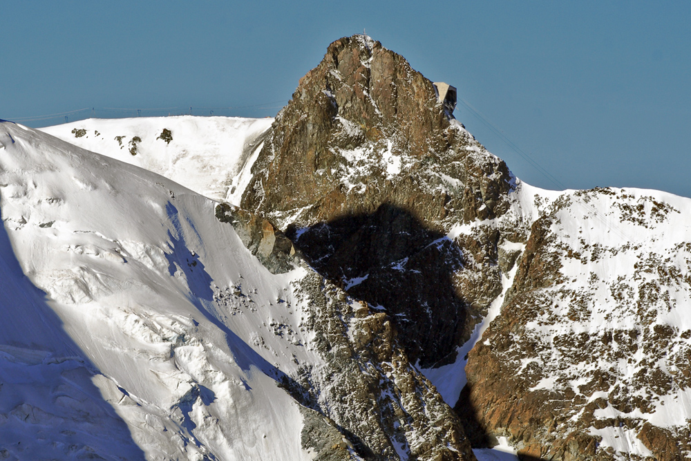 Das Kleinmatterhorn mit 3883 Metern Höhe auf das man mit den Bergbahnen gelangen kann...