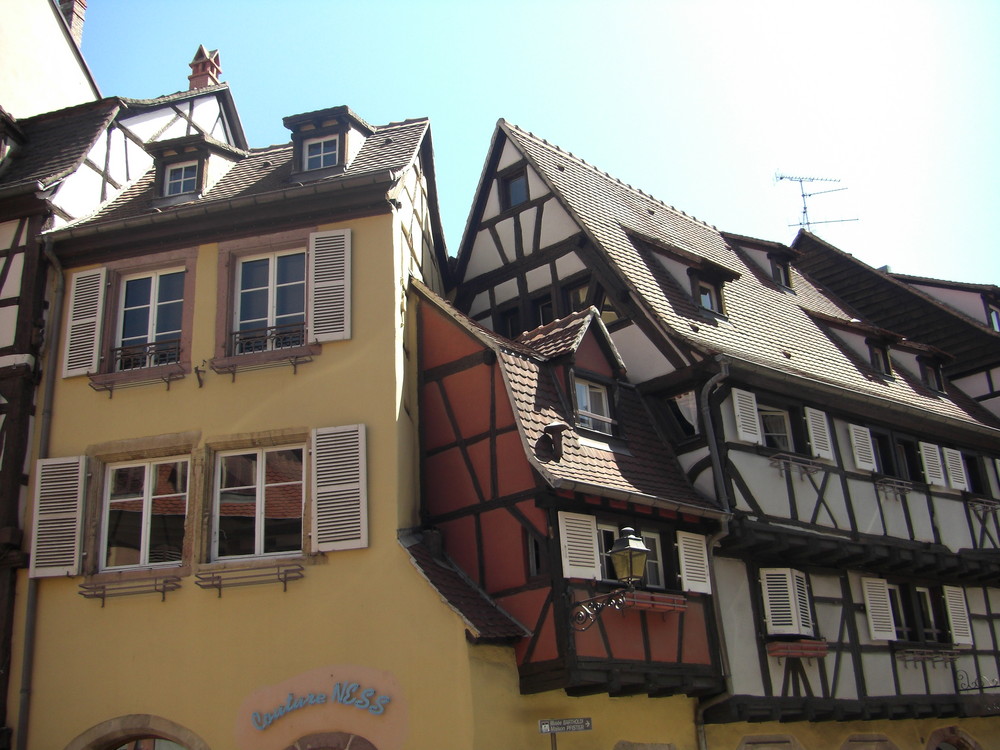 Das Kleinste Haus von Colmar ( das rötliche Haus)