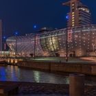 Das Klimahaus in Bremerhaven bei Nacht