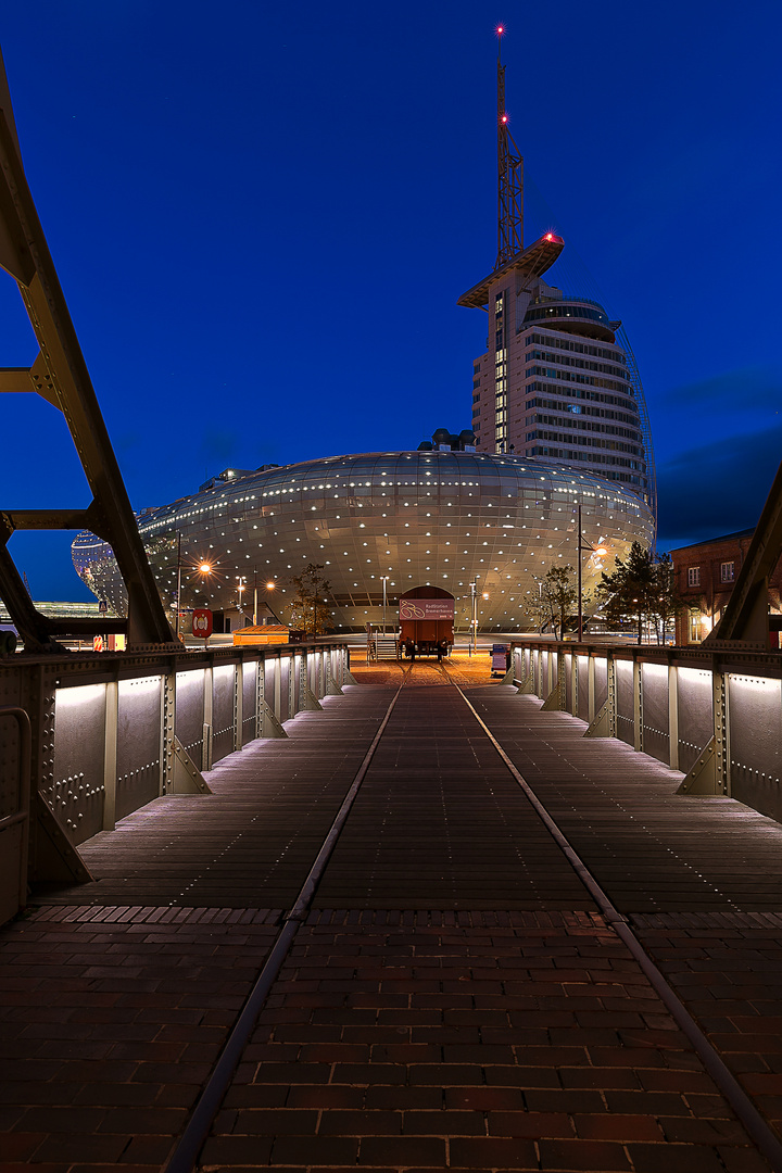 Das Klimahaus mit dem Atlantic Hotel Sail City in Bremerhaven