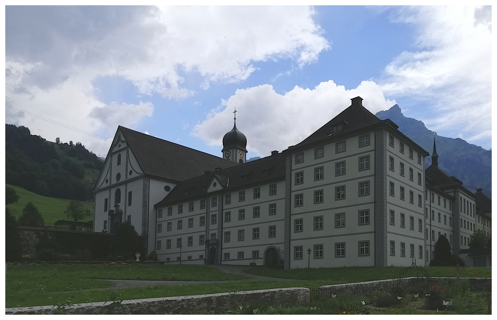 Das Kloster Engelberg am Abend