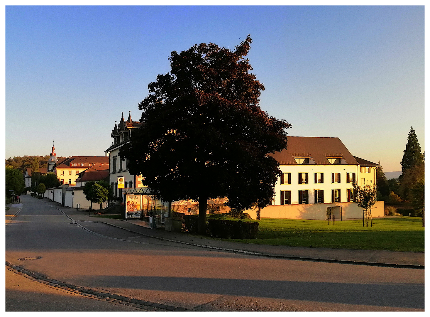 Das Kloster Hegne in der Abendsonne