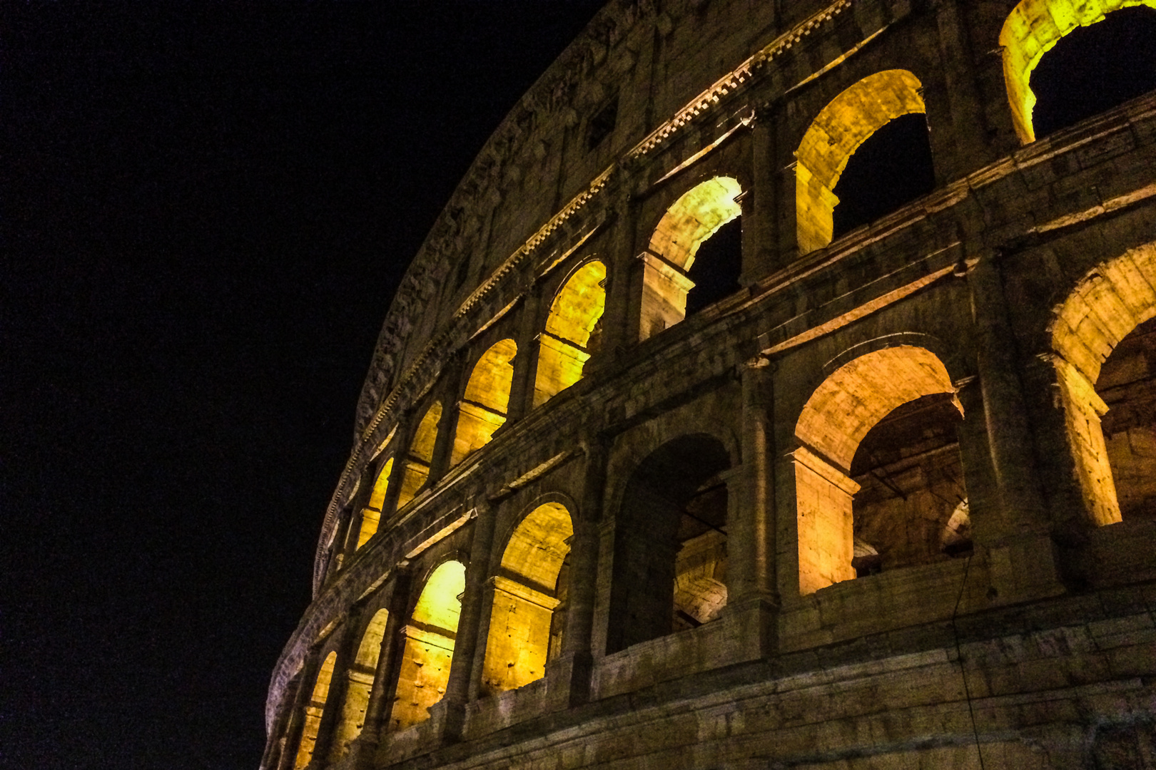 Das Kolosseum bei Nacht