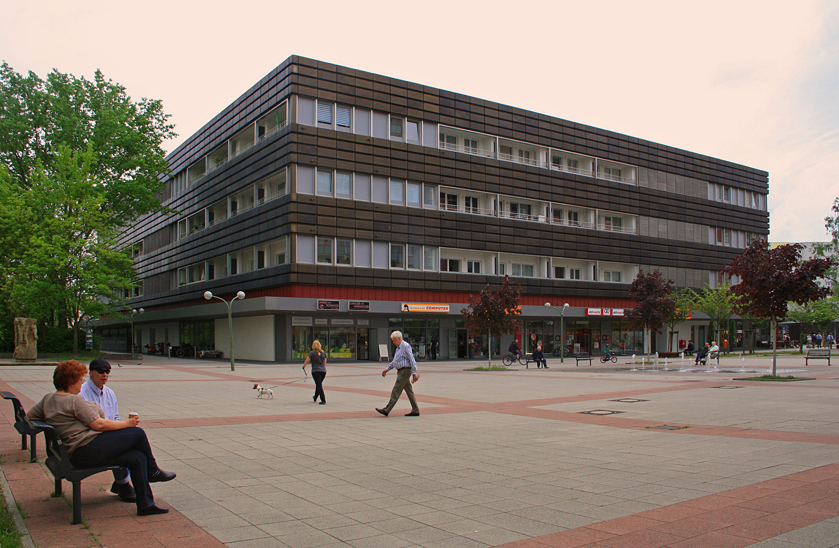 Das Konsument-Kaufhaus am Anton-Saefkow-Platz