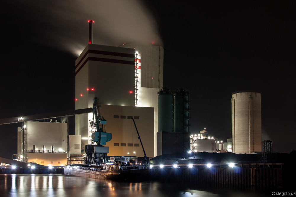 Das Kraftwerk bei Nacht