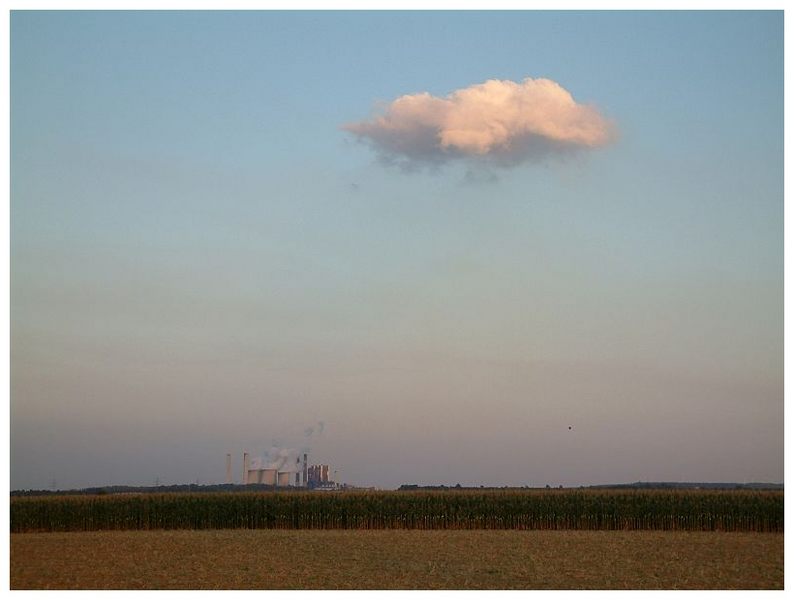 das Kraftwerk und seine Wolke