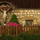 Das Kreuz Christi an einem Bauernhaus